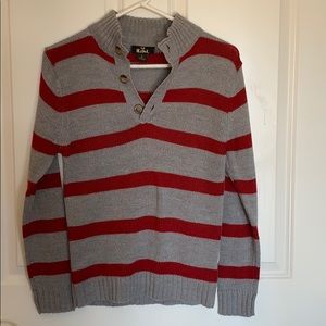 NWOT Crimson and Gray pullover with button detail.